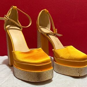 Azalea Wang Women's Yellow Satin Platform Heels
